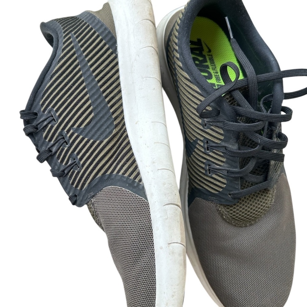 Nike Black and Green Sneakers with Sleek Design size 11 - Picture 5 of 7